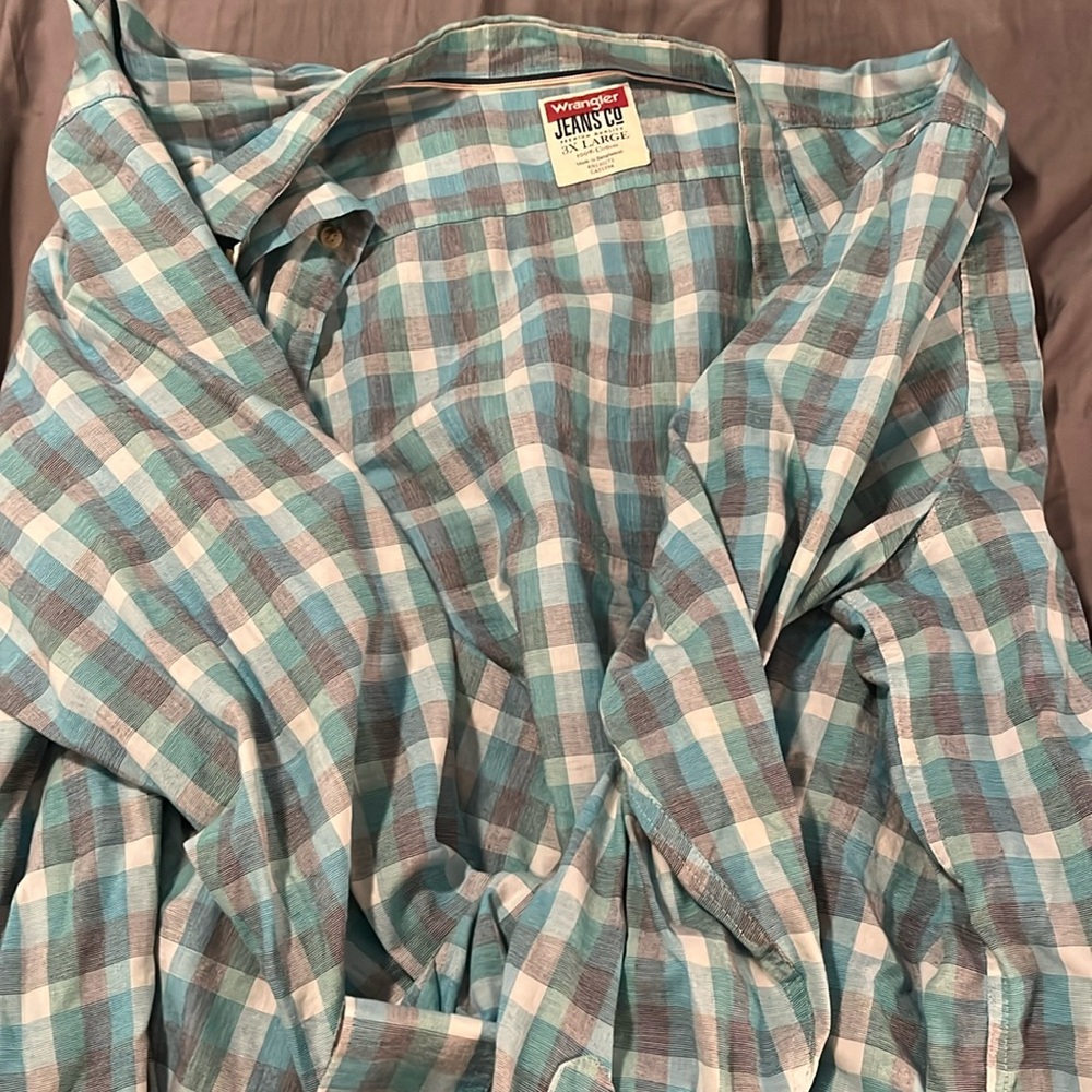 Men’s plaid button down